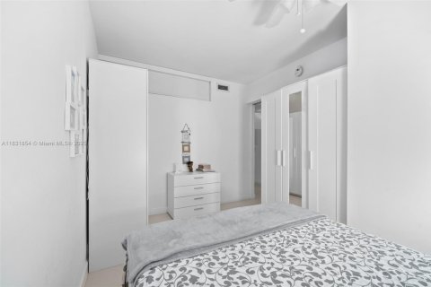 Condo in Key Biscayne, Florida, 3 bedrooms  № 1809726 - photo 23