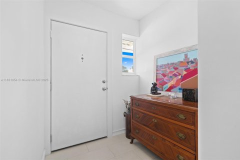 Condo in Key Biscayne, Florida, 3 bedrooms  № 1809726 - photo 11