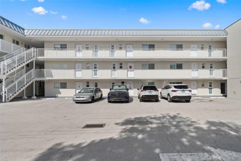 Condo in Key Biscayne, Florida, 3 bedrooms  № 1809726 - photo 30