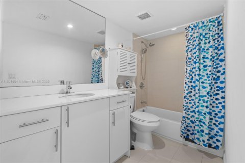 Condo in Key Biscayne, Florida, 3 bedrooms  № 1809726 - photo 15