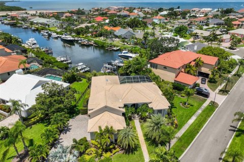 Купить виллу или дом в Аполло-Бич, Флорида 3 комнаты, 323.86м2, № 1839914 - фото 1