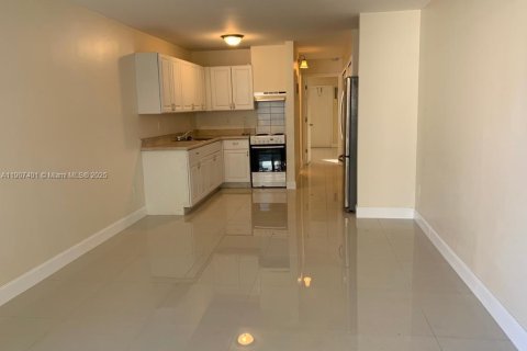House in Miami, Florida 1 bedroom № 2061019 - photo 7