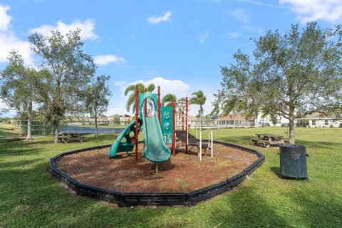 Villa ou maison à vendre à Port St. Lucie, Floride: 3 chambres, 126.81 m2 № 2275000 - photo 10