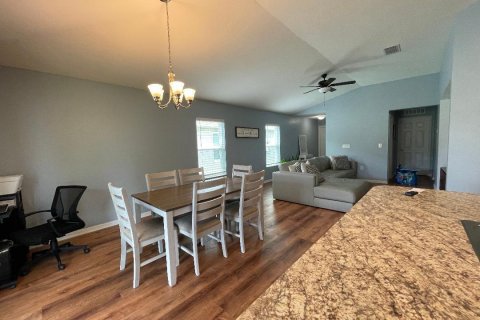 Villa ou maison à vendre à Port St. Lucie, Floride: 3 chambres, 126.81 m2 № 2275000 - photo 13