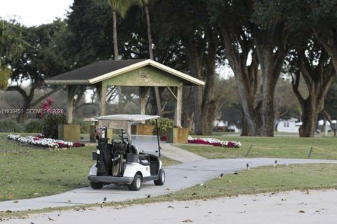 Купить виллу или дом в Майами-Спрингс, Флорида 5 спален, № 1997267 - фото 19