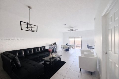 Touwnhouse à vendre à Miami, Floride: 3 chambres, 167.6 m2 № 2051666 - photo 2