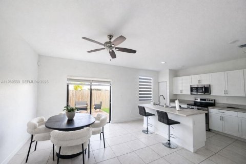 Touwnhouse à vendre à Miami, Floride: 3 chambres, 167.6 m2 № 2051666 - photo 5