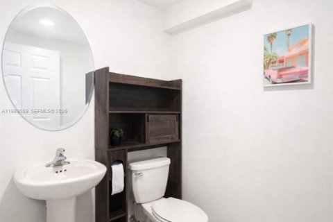 Touwnhouse à vendre à Miami, Floride: 3 chambres, 167.6 m2 № 2051666 - photo 6