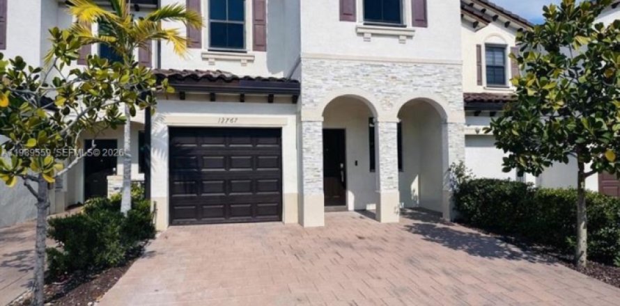 Touwnhouse à Miami, Floride 3 chambres, 167.6 m2 № 2051666