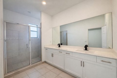 Touwnhouse à vendre à Miami, Floride: 3 chambres, 167.6 m2 № 2051666 - photo 10
