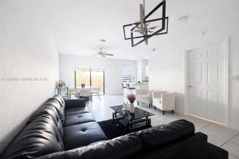 Touwnhouse à vendre à Miami, Floride: 3 chambres, 167.6 m2 № 2051666 - photo 3