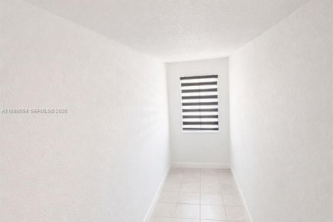 Touwnhouse à vendre à Miami, Floride: 3 chambres, 167.6 m2 № 2051666 - photo 15