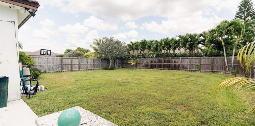 Casa en Miami, Florida 5 dormitorios, 247.49 m2 № 1170982
