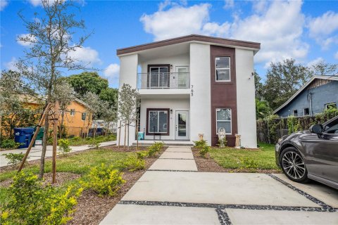 House in Miami, Florida 3 bedrooms, 212.75 sq.m. № 2090817