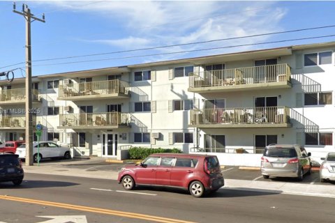 Apartamento en alquiler en North Miami, Florida, 2 dormitorios № 1977551 - foto 2