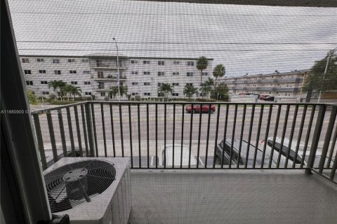 Apartamento en alquiler en North Miami, Florida, 2 dormitorios № 1977551 - foto 11