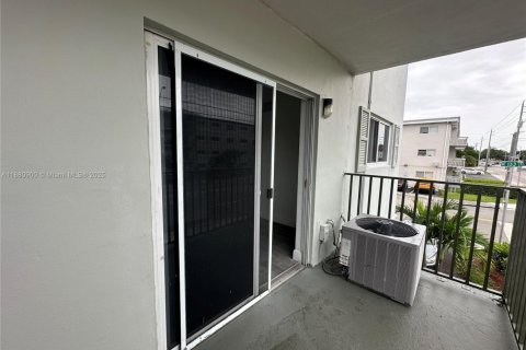 Apartamento en alquiler en North Miami, Florida, 2 dormitorios № 1977551 - foto 13