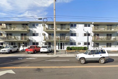 Apartamento en alquiler en North Miami, Florida, 2 dormitorios № 1977551 - foto 3