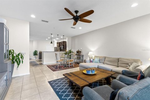Touwnhouse à vendre à Apopka, Floride: 2 chambres, 146.41 m2 № 2099927 - photo 11