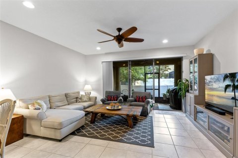 Touwnhouse à vendre à Apopka, Floride: 2 chambres, 146.41 m2 № 2099927 - photo 9