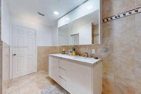Casa en venta en Miami, Florida, 4 dormitorios, 166.11 m2 № 2045426 - foto 14