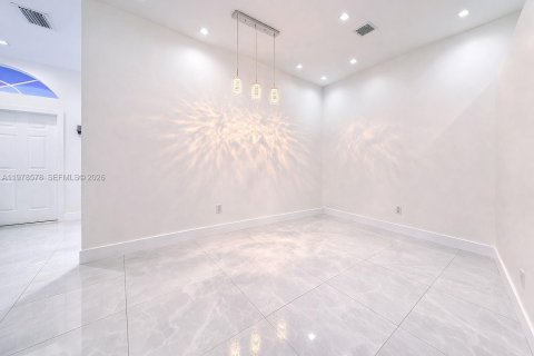 Casa en venta en Miami, Florida, 4 dormitorios, 166.11 m2 № 2045426 - foto 8