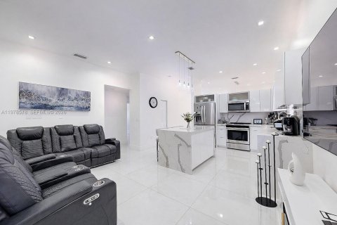Casa en venta en Miami, Florida, 4 dormitorios, 166.11 m2 № 2045426 - foto 29