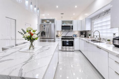 Casa en venta en Miami, Florida, 4 dormitorios, 166.11 m2 № 2045426 - foto 27