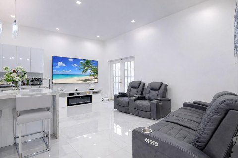 Casa en venta en Miami, Florida, 4 dormitorios, 166.11 m2 № 2045426 - foto 18