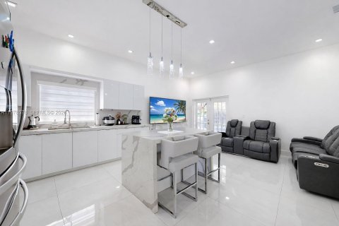 Casa en venta en Miami, Florida, 4 dormitorios, 166.11 m2 № 2045426 - foto 19