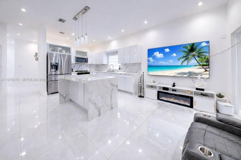 Casa en venta en Miami, Florida, 4 dormitorios, 166.11 m2 № 2045426 - foto 6