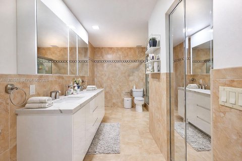 Casa en venta en Miami, Florida, 4 dormitorios, 166.11 m2 № 2045426 - foto 16
