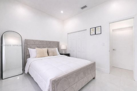 Casa en venta en Miami, Florida, 4 dormitorios, 166.11 m2 № 2045426 - foto 12