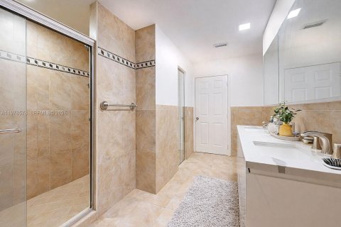 Casa en venta en Miami, Florida, 4 dormitorios, 166.11 m2 № 2045426 - foto 15