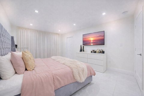 Casa en venta en Miami, Florida, 4 dormitorios, 166.11 m2 № 2045426 - foto 11