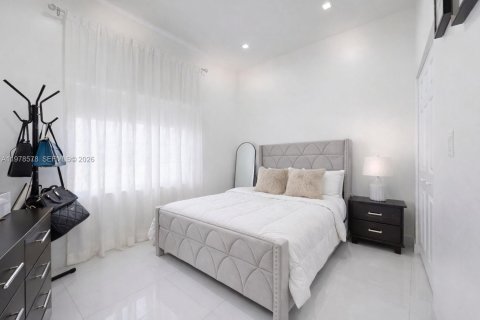 Casa en venta en Miami, Florida, 4 dormitorios, 166.11 m2 № 2045426 - foto 23