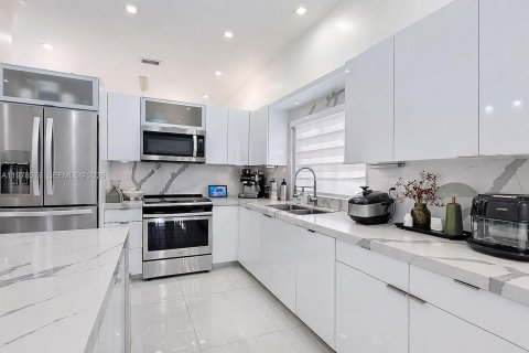 Casa en venta en Miami, Florida, 4 dormitorios, 166.11 m2 № 2045426 - foto 24