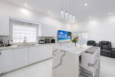 Casa en venta en Miami, Florida, 4 dormitorios, 166.11 m2 № 2045426 - foto 30