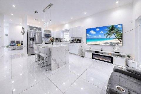Casa en venta en Miami, Florida, 4 dormitorios, 166.11 m2 № 2045426 - foto 5
