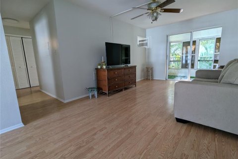 Condo in Bradenton, Florida, 1 bedroom  № 1424477 - photo 9