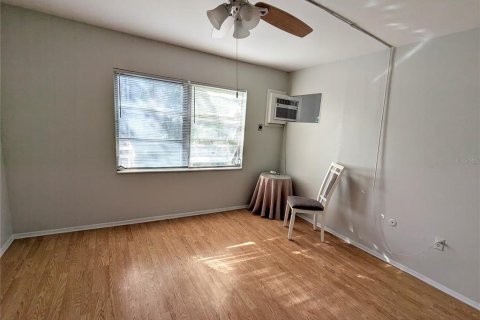 Condo in Bradenton, Florida, 1 bedroom  № 1424477 - photo 12
