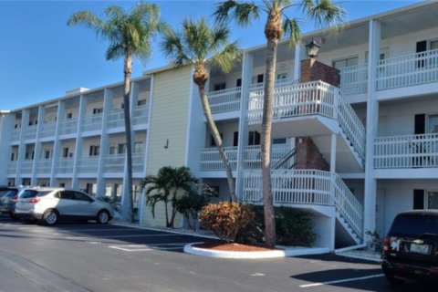Condo in Bradenton, Florida, 1 bedroom  № 1424477 - photo 1