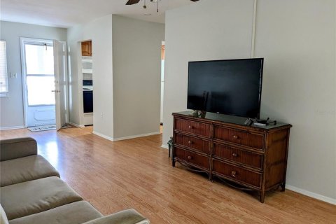 Condo in Bradenton, Florida, 1 bedroom  № 1424477 - photo 10