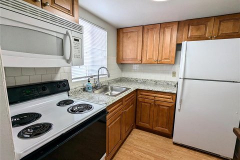 Condo in Bradenton, Florida, 1 bedroom  № 1424477 - photo 3