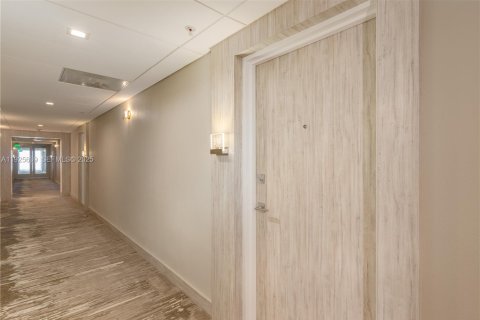 Copropriété à vendre à Bal Harbour, Floride: 1 chambre, 83.24 m2 № 1984623 - photo 6