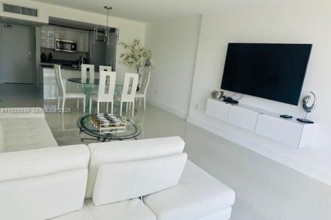 Copropriété à vendre à Bal Harbour, Floride: 1 chambre, 83.24 m2 № 1984623 - photo 9