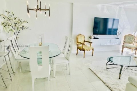 Copropriété à vendre à Bal Harbour, Floride: 1 chambre, 83.24 m2 № 1984623 - photo 12