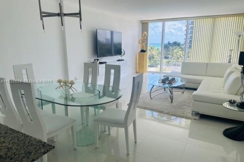 Copropriété à vendre à Bal Harbour, Floride: 1 chambre, 83.24 m2 № 1984623 - photo 7