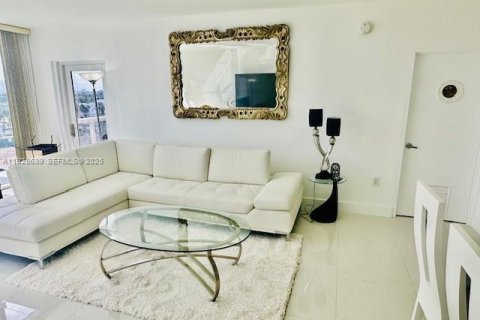 Copropriété à vendre à Bal Harbour, Floride: 1 chambre, 83.24 m2 № 1984623 - photo 4