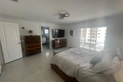 Adosado en venta en North Miami Beach, Florida, 3 dormitorios, 296.82 m2 № 2075040 - foto 20